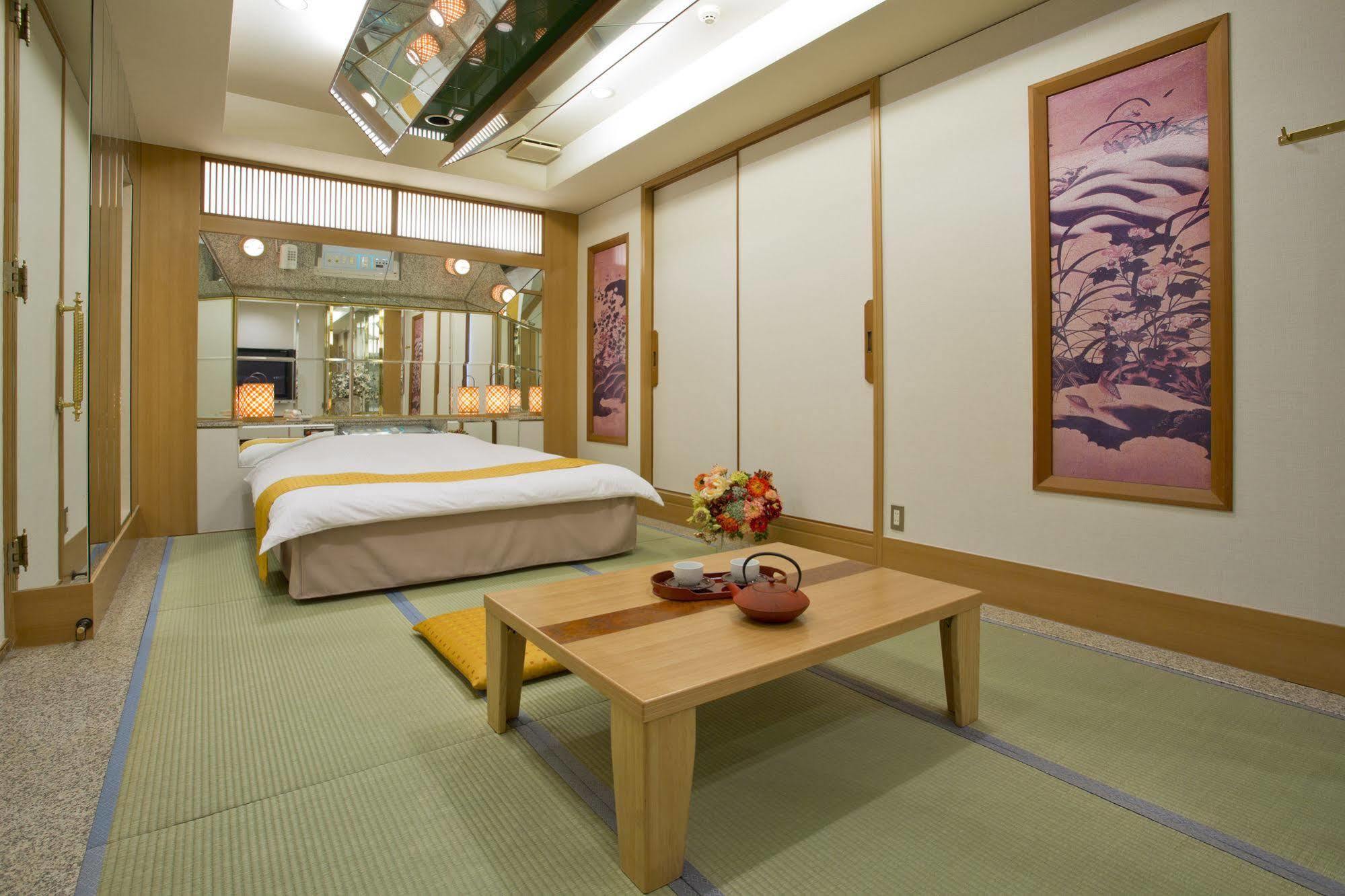 Hotel Casablanca (Adults Only) Osaka Bagian luar foto
